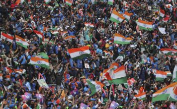 India settles questions over sporting ties with Pakistan, lays down policy Fans at a cricket match between India and Pakistan (file pic)