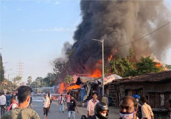 Kolkata: Massive fire in slum area