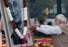 PM pays tribute to Sardar Patel PM pays tribute to Sardar Patel