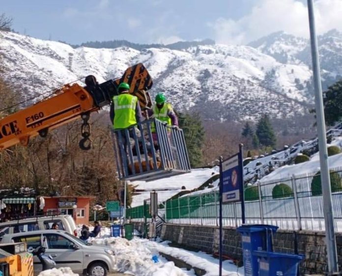 EESL installs LED streetlights at Chashme Shahi gardens in Srinagar