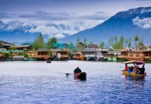 Yaqoob Dunoo Urges Omar Abdullah to Announce Relief Package for Houseboat Industry