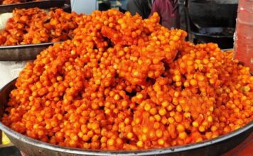 Authorities Ban Use of Artificial Colours in ‘Aalu Manj’ in Sopore