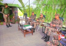Army Reviews Operational Preparedness Along LoC in Akhnoor