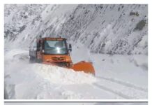 Heavy Snowfall, Avalanche Threat Halt Movement on Mughal Road; Public Advised to Avoid Travel