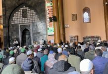 Thousands Offer Jumat-ul-Vida Prayers at Jamia Masjid After Seven Years