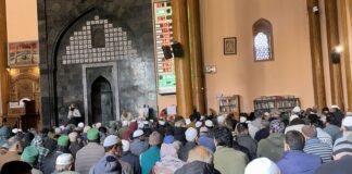 Thousands Offer Jumat-ul-Vida Prayers at Jamia Masjid After Seven Years