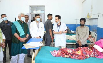 Udhampur Road Accident: Lieutenant Governor meets the injured at GMC Udhampur