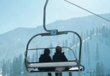 Army Rescues Stranded Tourists After Helicopter Service Disrupted in Gulmarg