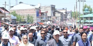 LG Manoj Sinha Joins Padyatra in Anantnag, Calls for Whole-of-Society Fight Against Drugs