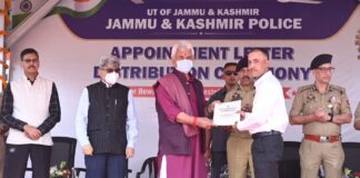 LG Manoj Sinha Hands Over Appointment Letters to Newly Recruited Constables in Srinagar