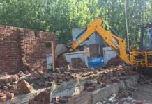 3 Illegal Shops Razed in Kulgam’s Frisal During Anti-Drug Drive