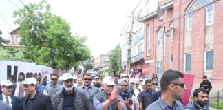 LG Joins ‘Nasha Mukt Jammu Kashmir Padyatra’ in Shopian; Says Narco-Terrorists Will Be Driven Out of UT