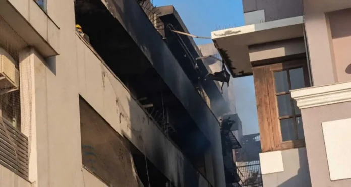 Deadly Late-Night Blaze in East Delhi’s Vivek Vihar: 9 Dead, Several Trapped Before Rescue Ops