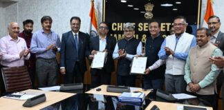 J-K Govt, J&K Bank sign MoU to provide Rs 5 lakh accident cover, banking benefits to daily wagers
