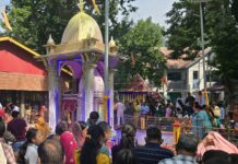 Thousands of Devotees Attend Kheer Bhawani Mela at Tulmulla Shrine in Central Kashmir