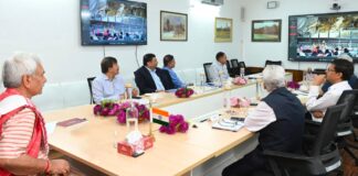Over 1.13 Lakh Devotees Perform Amarnath Yatra Darshan; J&K LG Sinha Reviews Arrangements