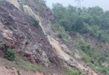 Heavy rain, mudslides halt traffic on Jammu-Srinagar National Highway