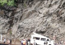 2 Killed, 3 Injured as Boulder Hits Tempo on Jammu-Srinagar Highway in J&K Ramban