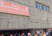 J&K LG Visits SKIMS, Reviews Treatment of Injured Amarnath Pilgrims