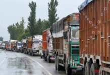 Landslide blocks Jammu-Srinagar highway; 1,700 trucks stranded, traffic halted