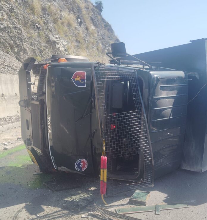 with accident in Jammu and Kashmir with accident in Jammu and Kashmir