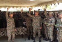 Army Commander reviews security situation in south Kashmir, commends troops